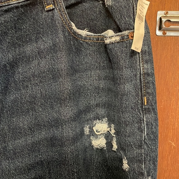 NWT Old Navy High Rise Distressed Slouchy Straight Jeans - Picture 7 of 16